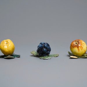SIx modèles de pommes, poires et raisins en faïence polychrome de Delft, 18ème — photo 12