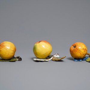 SIx modèles de pommes, poires et raisins en faïence polychrome de Delft, 18ème — photo 7