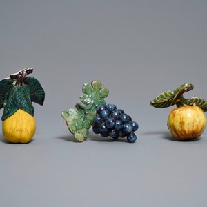 SIx modèles de pommes, poires et raisins en faïence polychrome de Delft, 18ème — photo 8