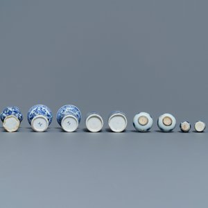 Six paires de vases miniatures en porcelaine de Chine bleu et blanc, Kangxi — photo 6