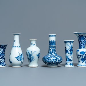 Six petits vases en porcelaine de Chine bleu et blanc, Kangxi — photo 2