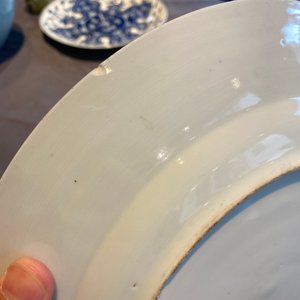 Six pièces en porcelaine de Chine en bleu et blanc, céladon et famille rose, 19/20ème — photo 14