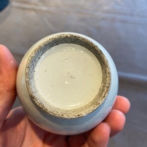 Six pièces en porcelaine de Chine en bleu et blanc, céladon et famille rose, 19/20ème — photo 34