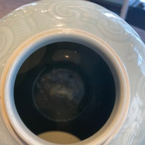 Six pièces en porcelaine de Chine en bleu et blanc, céladon et famille rose, 19/20ème — photo 49