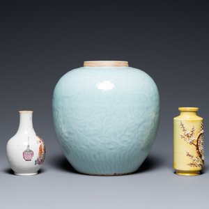 Six pièces en porcelaine de Chine en bleu et blanc, céladon et famille rose, 19/20ème — photo 5