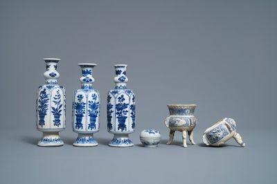 Six pièces en porcelaine de Chine en bleu et blanc de l'épave du Vung Tau, Kangxi