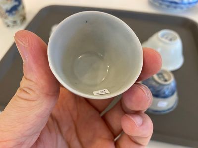 Six pièces en porcelaine de Chine en bleu et blanc provenant d'épaves, époque Transition et postérieur — photo 6