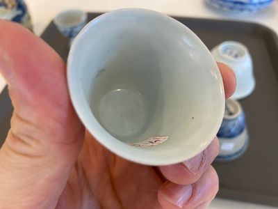 Six pièces en porcelaine de Chine en bleu et blanc provenant d'épaves, époque Transition et postérieur — photo 10