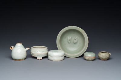 Six pièces en porcelaine de Chine en céladon et qingbai, Song et postérieur