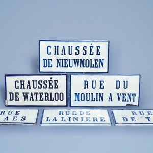 Six plaques de rue en porcelaine de Bruxelles en bleu et blanc, 19ème — photo 1