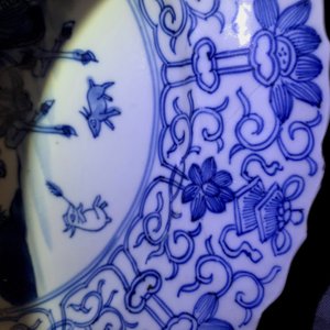 Six plats en porcelaine de Chine bleu et blanc aux décors de la chasse, marques de Chenghua, Kangxi — photo 12