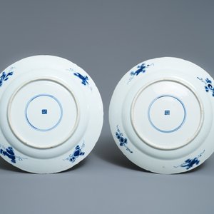 Six plats en porcelaine de Chine en bleu et blanc à décor de navires du VOC, Kangxi — photo 5