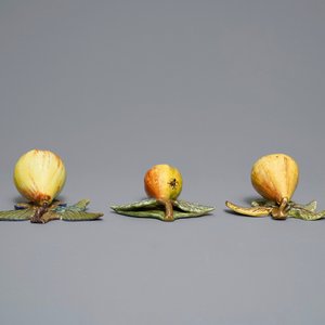 Six polychrome Dutch Delft models of apples and pears, 18th C. — 照片 10