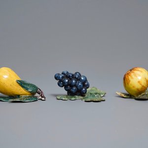 Six polychrome Dutch Delft models of apples, grapes and pears, 18th C. — photo 13