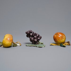 Six polychrome Dutch Delft models of apples, grapes and pears, 18th C. — photo 13