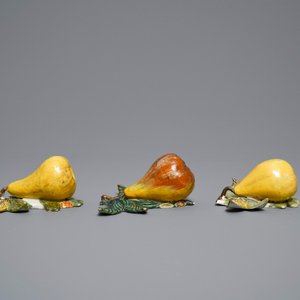 Six polychrome Dutch Delft models of apples, grapes and pears, 18th C. — photo 5