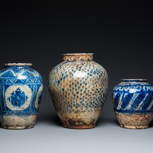 Six pots de stockage en céramique islamique en bleu et blanc, la Perse, 17/19ème — photo 2