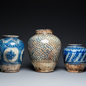 Six pots de stockage en céramique islamique en bleu et blanc, la Perse, 17/19ème — photo 3