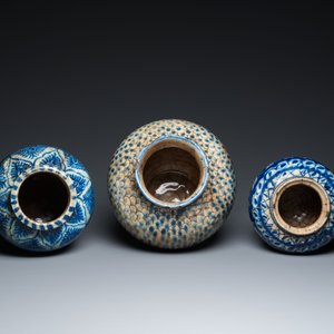 Six pots de stockage en céramique islamique en bleu et blanc, la Perse, 17/19ème — photo 6