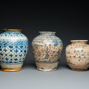 Six pots de stockage en céramique islamique en bleu et blanc, la Perse, 17/19ème — photo 8