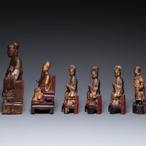 Six sculptures de dignitaires et de gardiens en bois partiellement doré, Chine, Ming et postérieur — photo 5