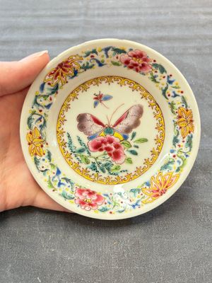 Six sets of Chinese famille rose cups and saucers, Yongzheng/Qianlong — photo 11