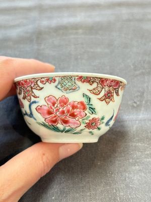 Six sets of Chinese famille rose cups and saucers, Yongzheng/Qianlong — photo 15
