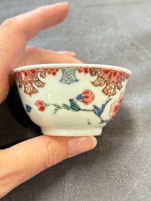 Six sets of Chinese famille rose cups and saucers, Yongzheng/Qianlong — photo 19