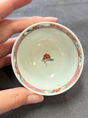 Six sets of Chinese famille rose cups and saucers, Yongzheng/Qianlong — photo 23
