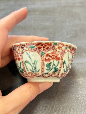 Six sets of Chinese famille rose cups and saucers, Yongzheng/Qianlong — photo 25