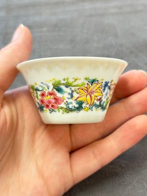 Six sets of Chinese famille rose cups and saucers, Yongzheng/Qianlong — photo 44