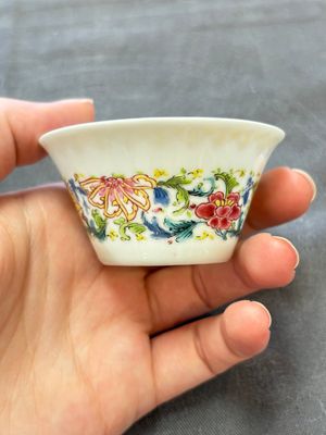 Six sets of Chinese famille rose cups and saucers, Yongzheng/Qianlong — photo 45