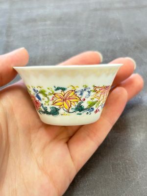 Six sets of Chinese famille rose cups and saucers, Yongzheng/Qianlong — photo 46