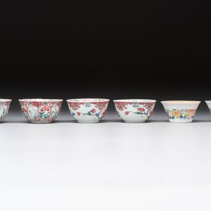 Six sets of Chinese famille rose cups and saucers, Yongzheng/Qianlong — photo 8