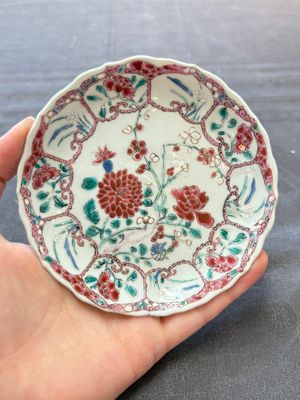 Six sets of Chinese famille rose cups and saucers, Yongzheng/Qianlong — 照片 1