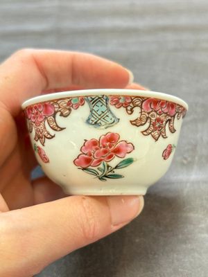 Six sets of Chinese famille rose cups and saucers, Yongzheng/Qianlong — 照片 13