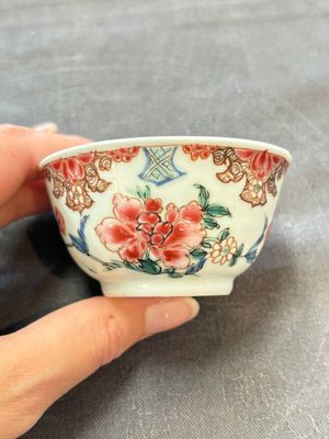 Six sets of Chinese famille rose cups and saucers, Yongzheng/Qianlong — 照片 20