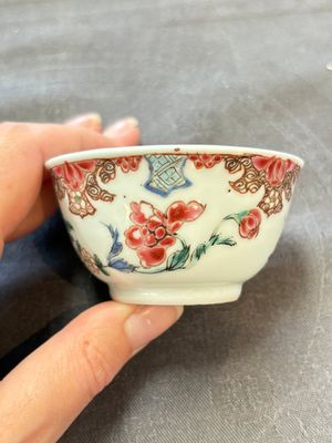 Six sets of Chinese famille rose cups and saucers, Yongzheng/Qianlong — 照片 21
