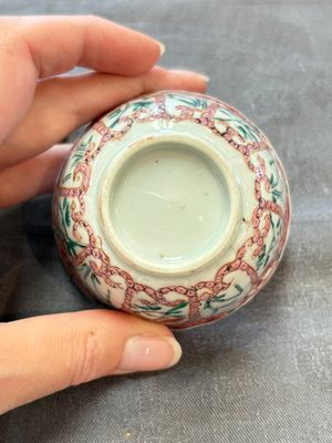 Six sets of Chinese famille rose cups and saucers, Yongzheng/Qianlong — 照片 30