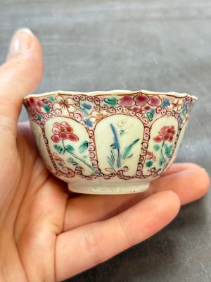 Six sets of Chinese famille rose cups and saucers, Yongzheng/Qianlong — 照片 34