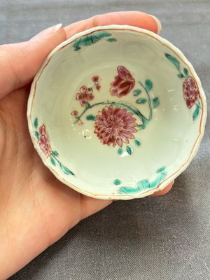 Six sets of Chinese famille rose cups and saucers, Yongzheng/Qianlong — 照片 35