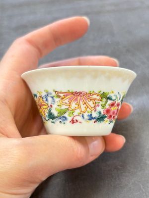 Six sets of Chinese famille rose cups and saucers, Yongzheng/Qianlong — 照片 43