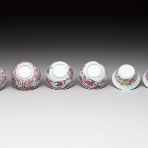 Six sets of Chinese famille rose cups and saucers, Yongzheng/Qianlong — 照片 11