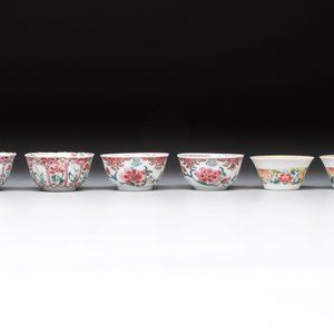 Six sets of Chinese famille rose cups and saucers, Yongzheng/Qianlong — 照片 9