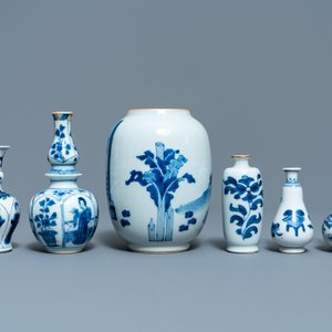 Six small Chinese blue and white vases, Kangxi — 照片 4