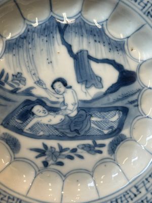 Six soucoupes en porcelaine de Chine en bleu et blanc à décor d'acupuncture, Kangxi — photo 3
