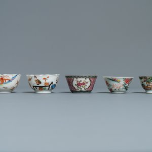 Six soucoupes et cinq tasses en porcelaine de Chine famille rose, Kangxi et après — photo 7