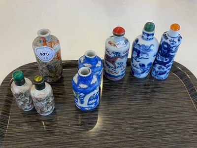 Six tabatières en porcelaine de Chine à décor de dragons et de lions bouddhistes, 19/20ème — photo 1