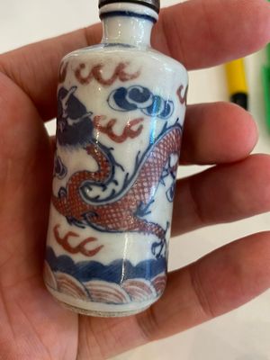 Six tabatières en porcelaine de Chine à décor de dragons et de lions bouddhistes, 19/20ème — photo 12