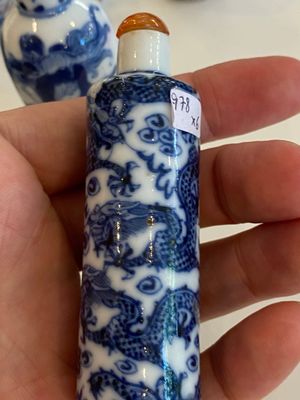 Six tabatières en porcelaine de Chine à décor de dragons et de lions bouddhistes, 19/20ème — photo 18
